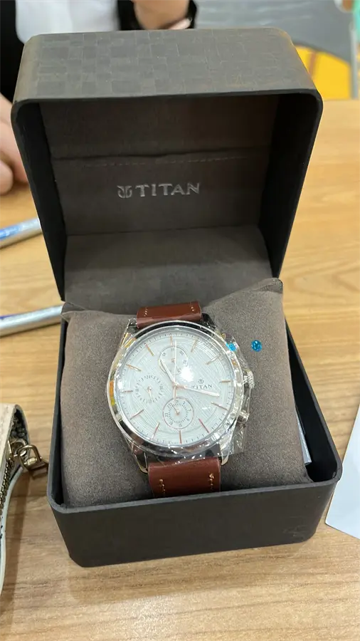 Khách hàng review Đồng hồ TITAN Neo IV 42 mm Nam 1805SL01 2