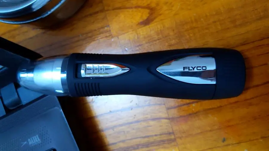 Khách hàng review Máy tỉa lông mũi và lông tai Flyco FS7805VN 1