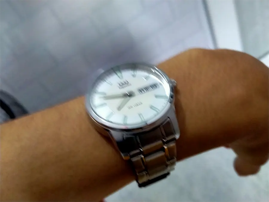 Khách hàng review Đồng hồ Q 4