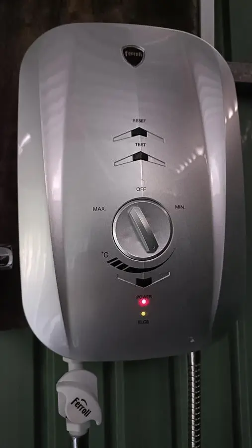 Khách hàng review Máy nước nóng trực tiếp Ferroli 4500W MIDO-MSN 4.5S 8