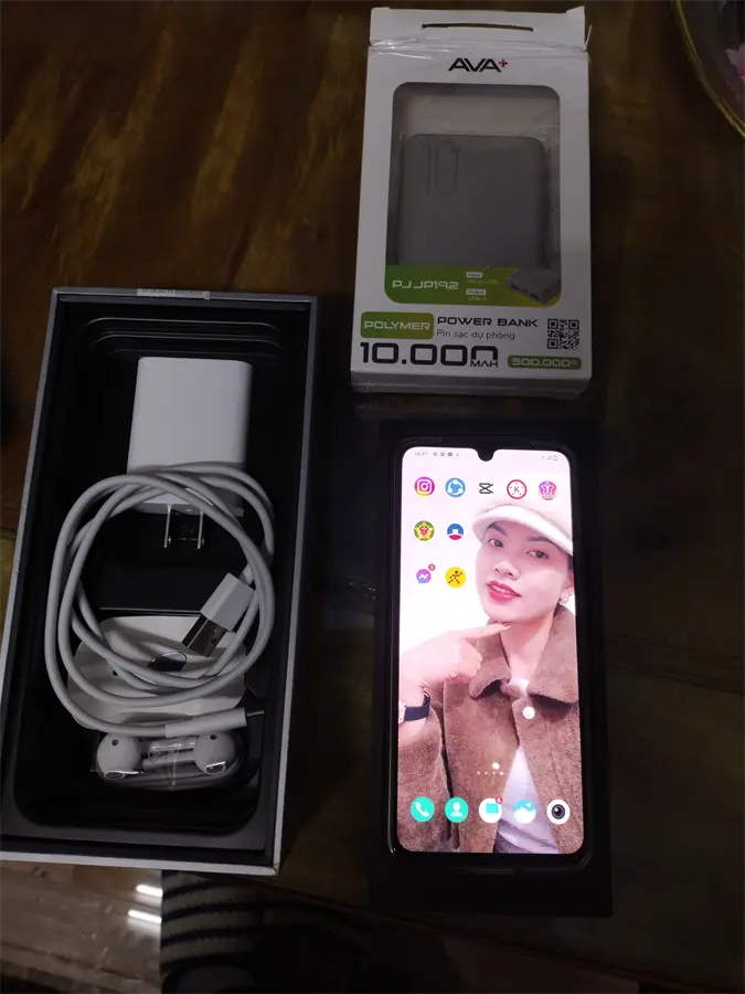 Khách hàng review Điện thoại vivo V25E 3