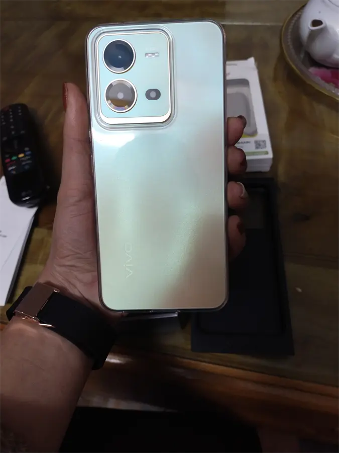 Khách hàng review Điện thoại vivo V25E 1