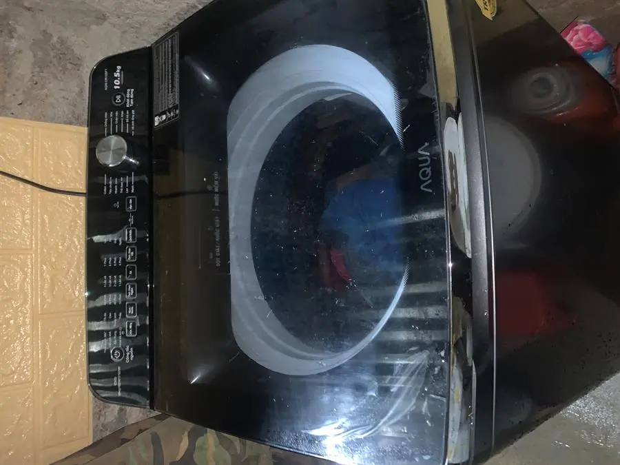Khách hàng review Máy giặt Aqua Inverter 10.5 KG AQW-DR105FT BK 11