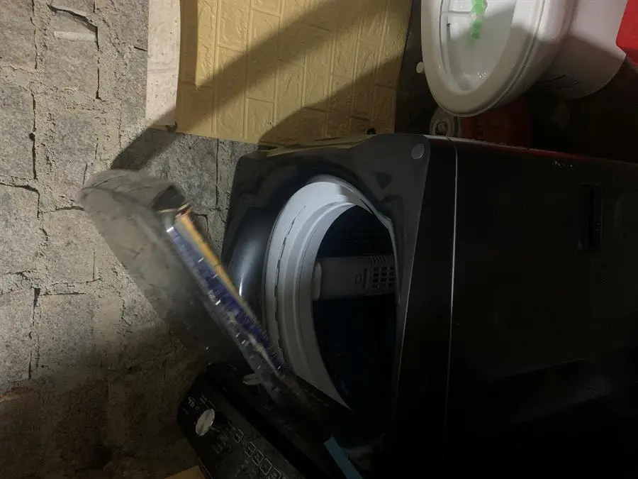 Khách hàng review Máy giặt Aqua Inverter 10.5 KG AQW-DR105FT BK 13