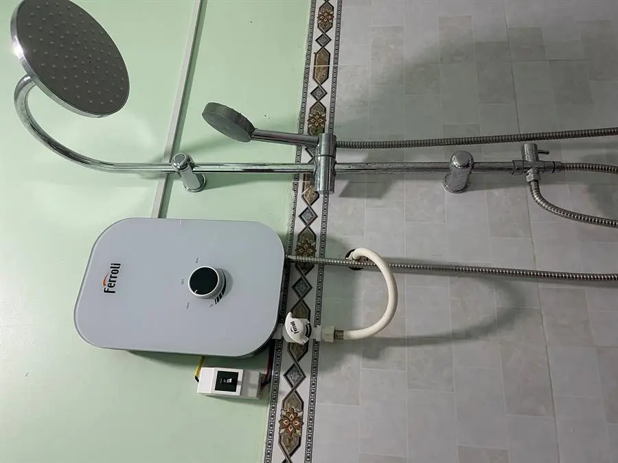 Khách hàng review Máy nước nóng trực tiếp Ferroli 4500W MIDO-MXP 4.5S 2