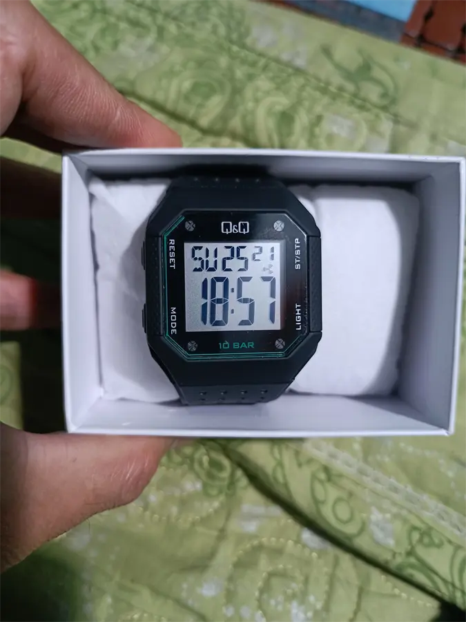 Khách hàng review Đồng hồ Q 2