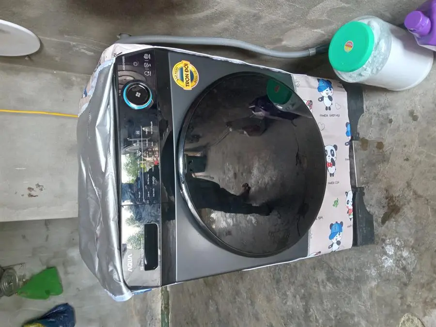Khách hàng review Máy giặt Aqua Inverter 10 kg AQD- D1002G BK 3