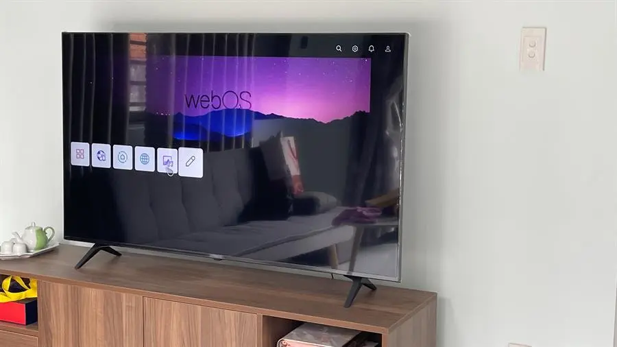 Khách hàng review Smart Tivi LG 4K 55 inch 55UQ8000PSC 28
