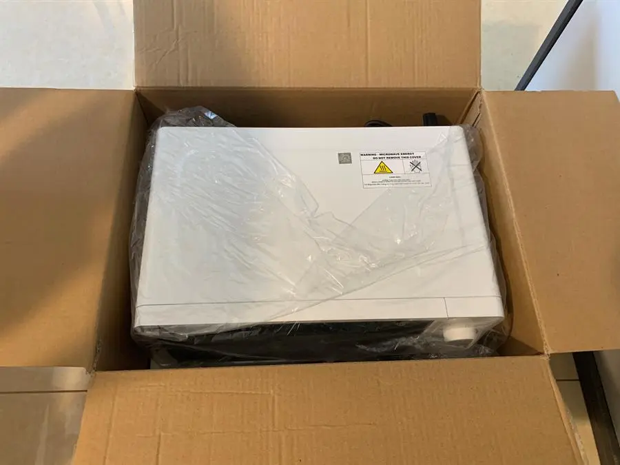 Khách hàng review Lò vi sóng có nướng Electrolux EMG20K38GWP 20 lít 1