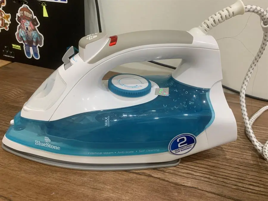 Khách hàng review Bàn ủi hơi nước BlueStone SIB-3816 2200W 1