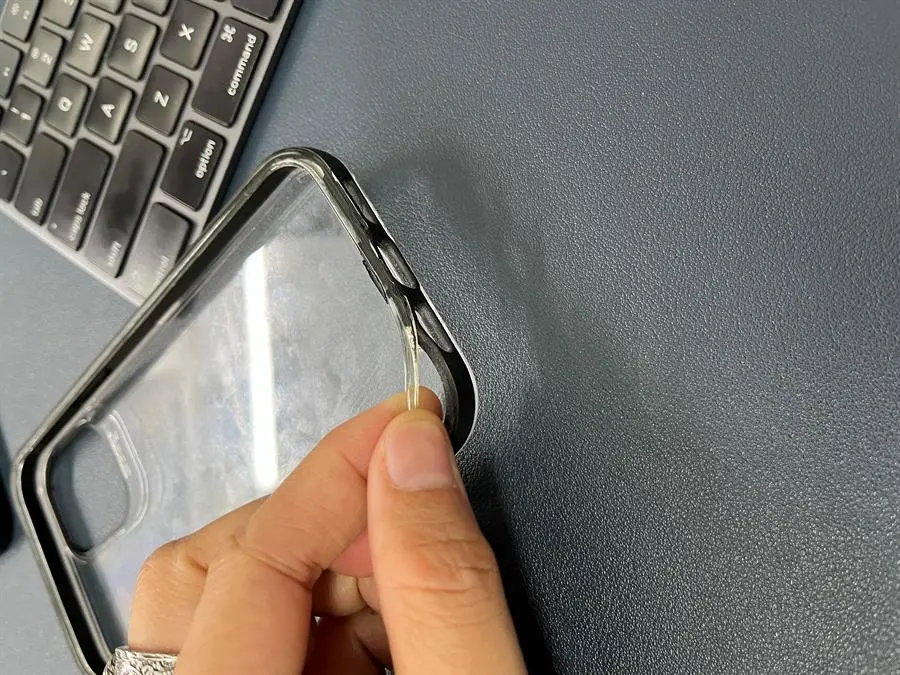 Khách hàng review Ốp lưng iPhone 12/12 Pro Silicone GEAR4 D3O Hackney 4m Chính hãng 1