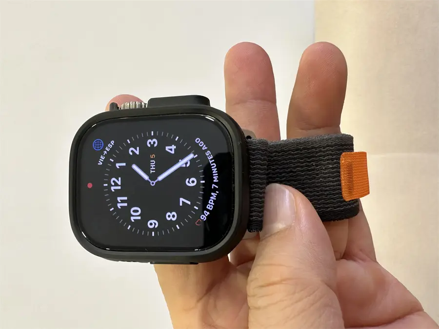 Khách hàng review Đồng hồ thông minh Apple Watch Ultra GPS   Cellular 49mm viền Titanium dây Ocean 1
