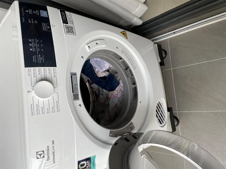 Khách hàng review Máy sấy thông hơi Electrolux UltimateCare 7.5 kg EDV754H3WB 14