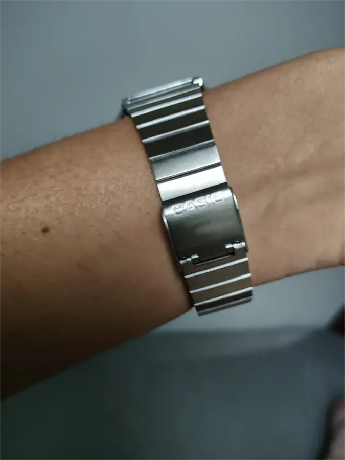 Khách hàng review Đồng hồ CASIO 32 mm Unisex A100WE-7BDF 2