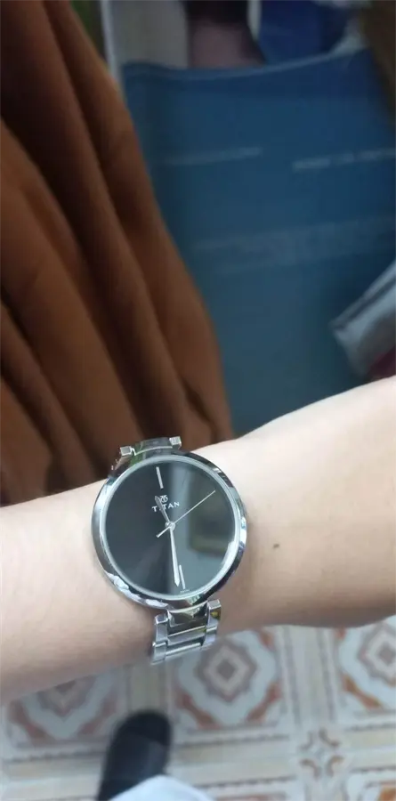 Khách hàng review Đồng hồ TITAN 35 mm Nữ 2480SM02 3