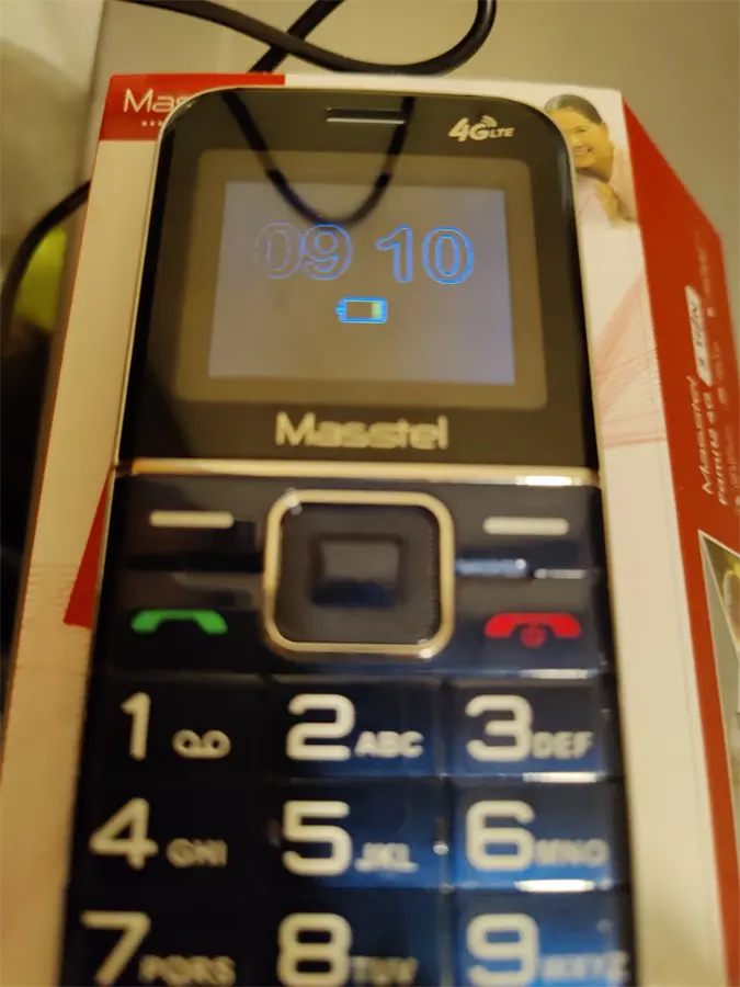 Khách hàng review Điện thoại Masstel FAMI 12 4G 8
