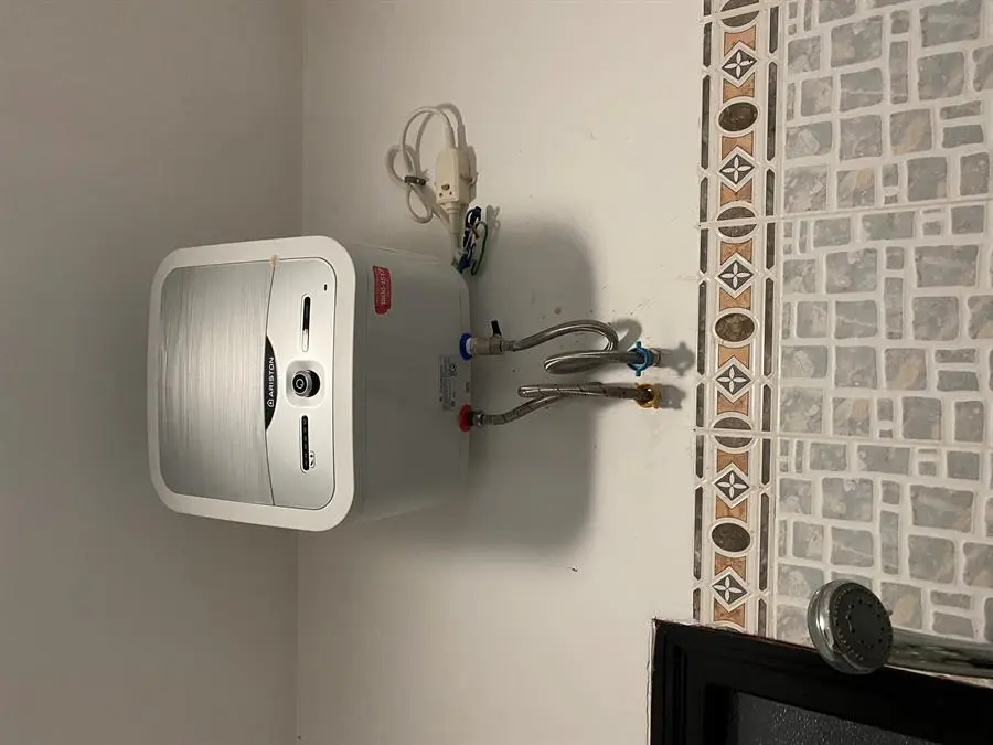 Khách hàng review Máy nước nóng gián tiếp Ariston 15 lít 2500W AN2 15 LUX 2.5 FE 1