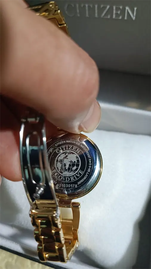 Khách hàng review Đồng hồ CITIZEN 28 mm Nữ EM0632-81P 3