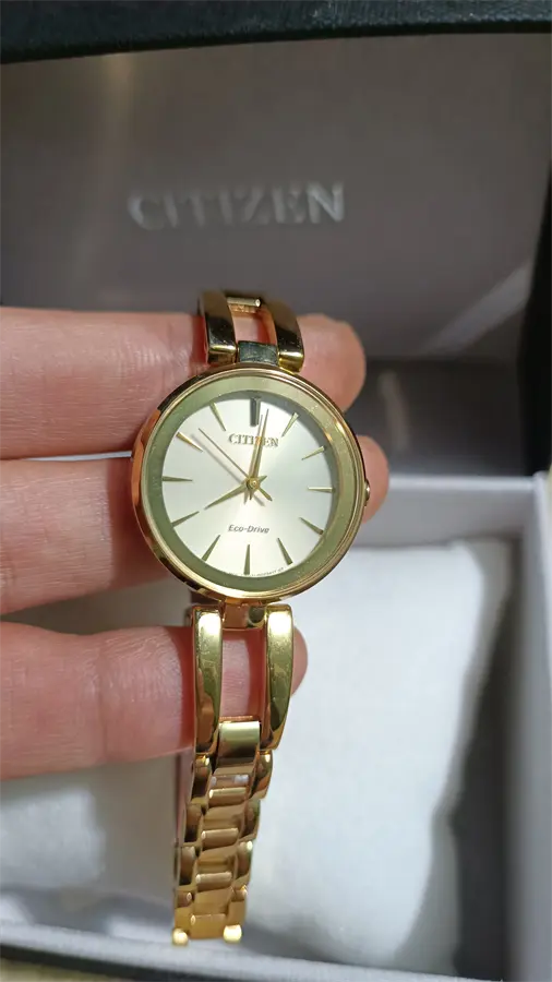 Khách hàng review Đồng hồ CITIZEN 28 mm Nữ EM0632-81P 2
