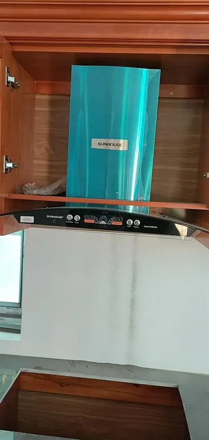 Khách hàng review Máy hút mùi kính cong Sunhouse SHB6626 8