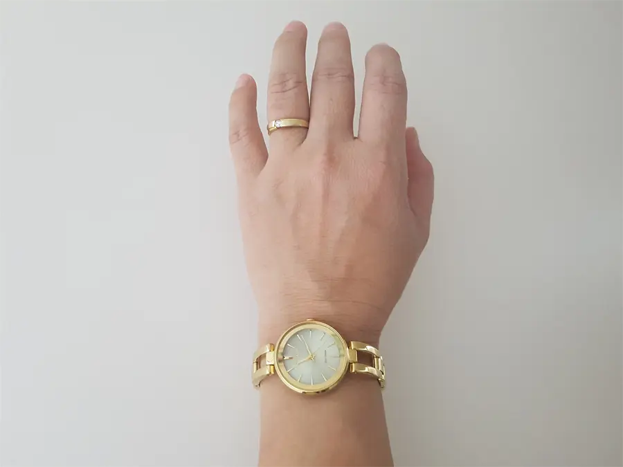 Khách hàng review Đồng hồ CITIZEN 28 mm Nữ EM0632-81P 4