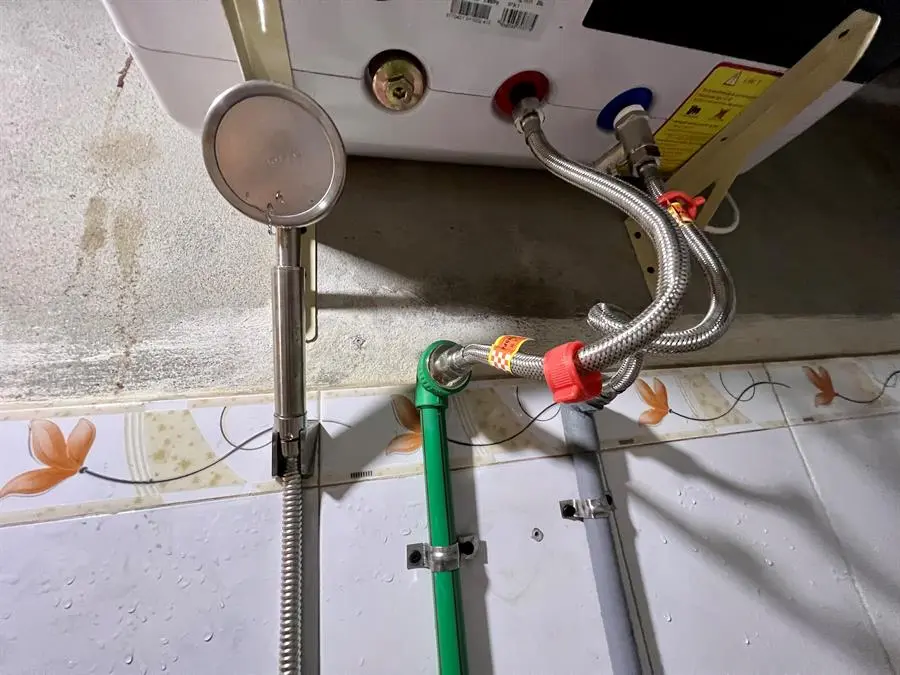 Khách hàng review Máy nước nóng gián tiếp Ferroli 20 lít 2500W MIDO-DE 9