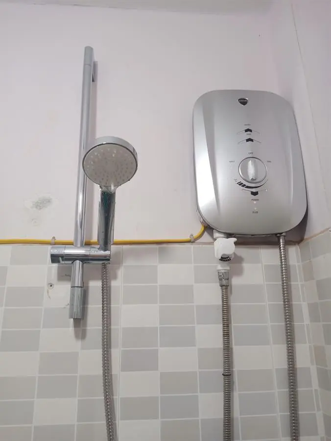 Khách hàng review Máy nước nóng trực tiếp Ferroli 4500W MIDO-MSN 4.5S 5