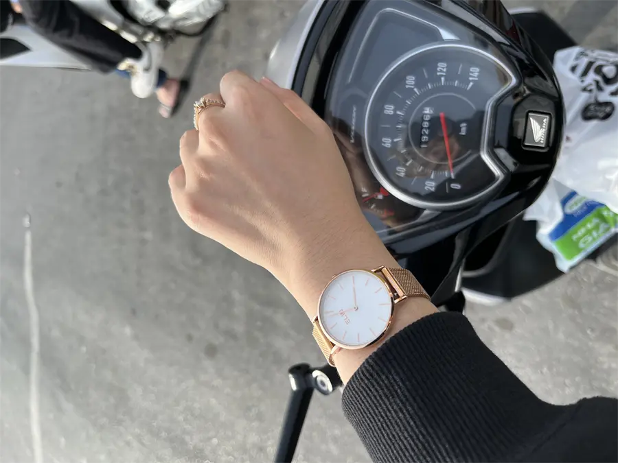 Khách hàng review Đồng hồ ELIO Nàng Thơ 32 mm Nữ ES051-01 3