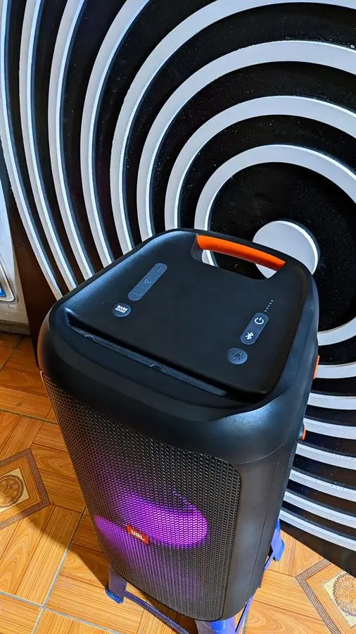Khách hàng review Loa Bluetooth JBL Partybox 100 Đen 3