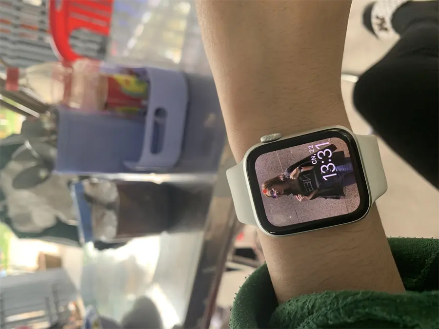 Khách hàng review Đồng hồ thông minh Apple Watch SE 2022 GPS 40mm viền nhôm dây thể thao 15