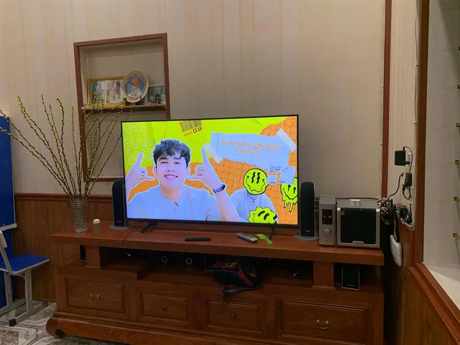 Khách hàng review Smart Tivi Crystal UHD Samsung 4K 55 inch UA55AU8100 12