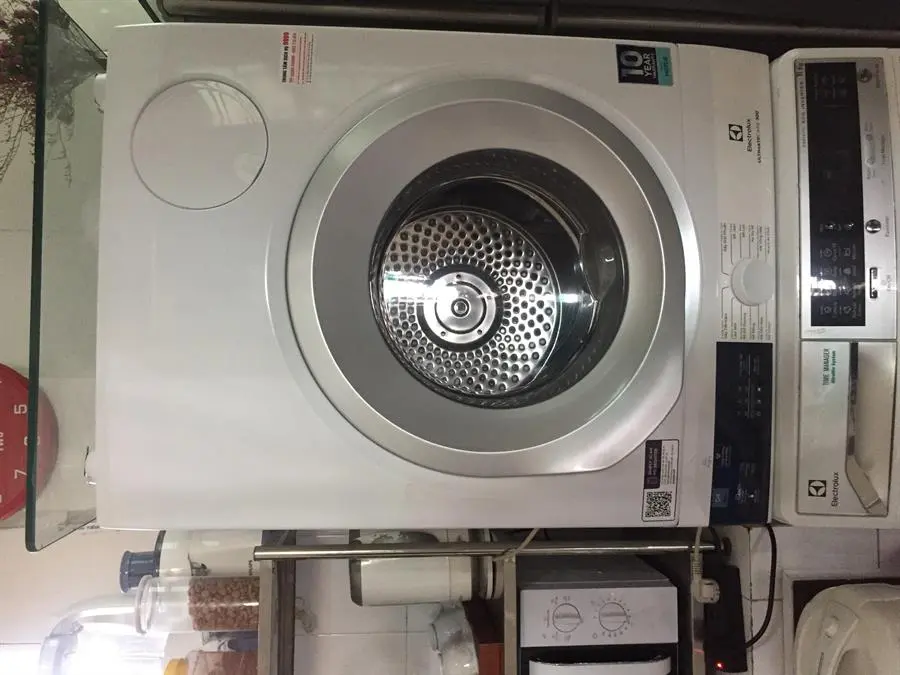 Khách hàng review Máy sấy thông hơi Electrolux UltimateCare 8.5 kg EDV854J3WB 13