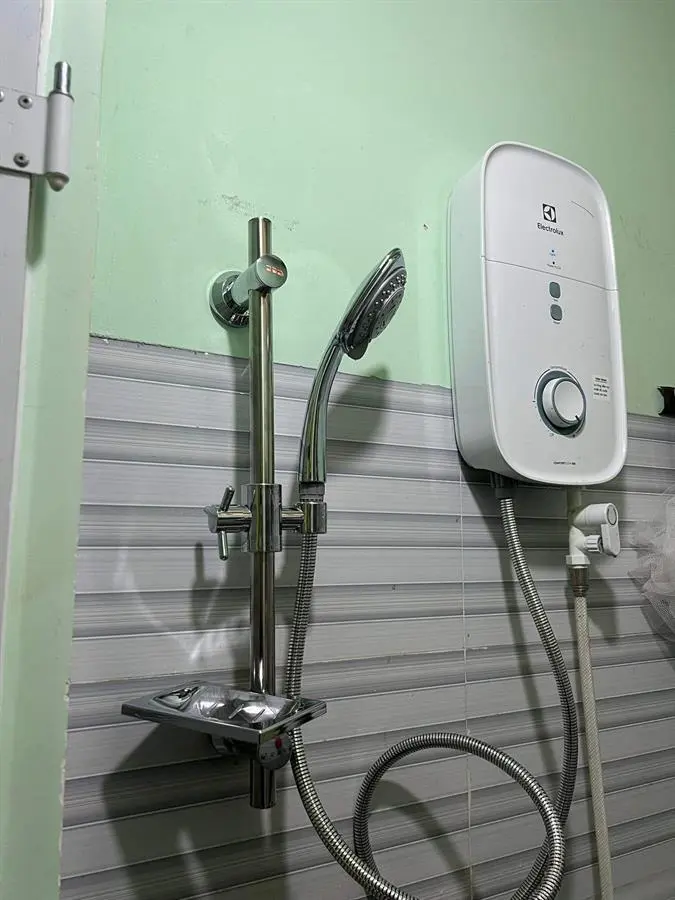 Khách hàng review Máy nước nóng trực tiếp Electrolux 4500W EWE451KX-DWB2 3