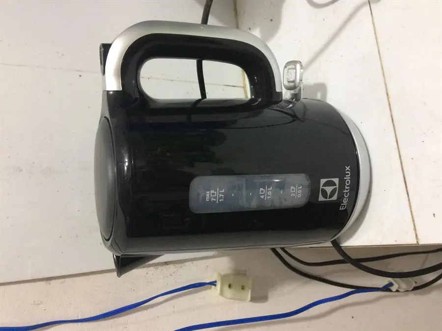 Khách hàng review Bình đun siêu tốc Electrolux 1.7 lít EEK3505 3