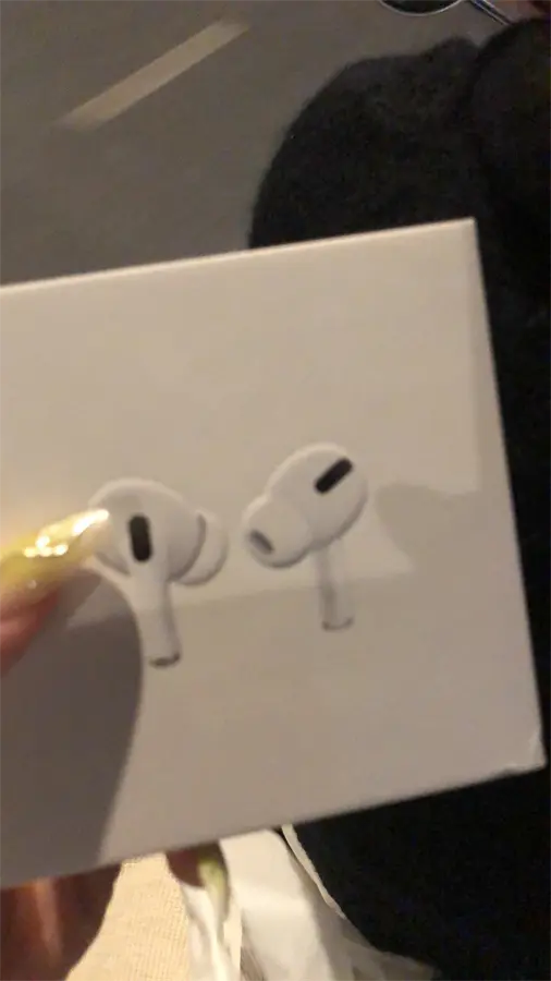 Khách hàng review Tai nghe Bluetooth AirPods Pro MagSafe Charge Apple MLWK3 7