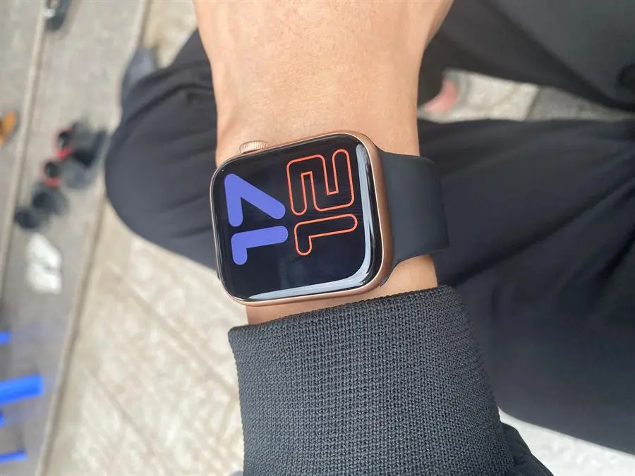 Khách hàng review Đồng hồ thông minh Apple Watch SE 2020 GPS 44mm 1