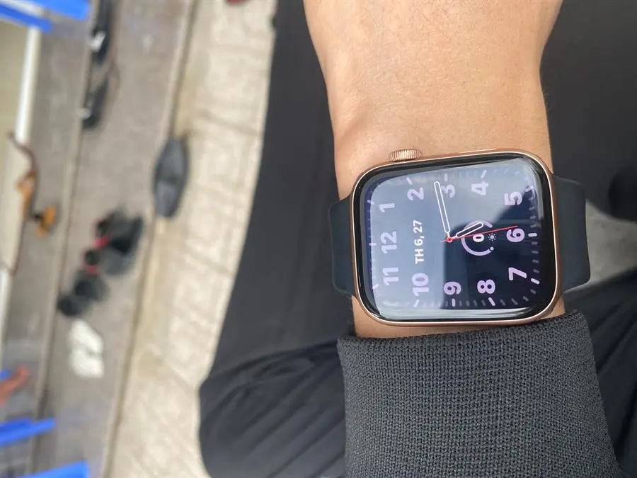 Khách hàng review Đồng hồ thông minh Apple Watch SE 2020 GPS 44mm 2