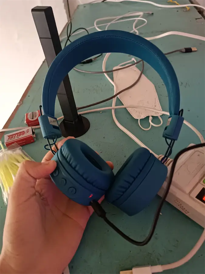 Khách hàng review Tai nghe Bluetooth Chụp Tai Mozard K8 6