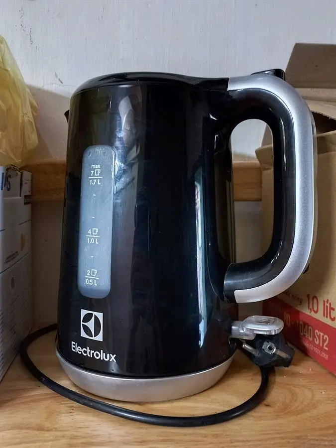 Khách hàng review Bình đun siêu tốc Electrolux 1.7 lít EEK3505 2