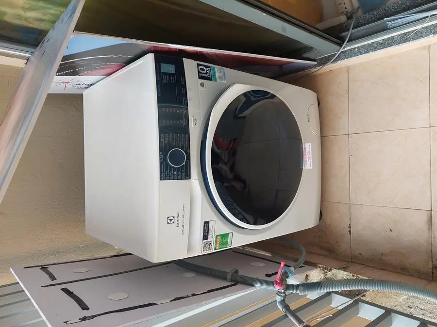 Khách hàng review Máy giặt Electrolux UltimateCare 500 Inverter 10 kg EWF1024P5WB 12