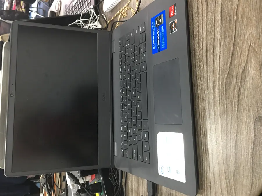Khách hàng review Laptop Dell Vostro 3405 R5 3500U/8GB/512GB/Office H 1