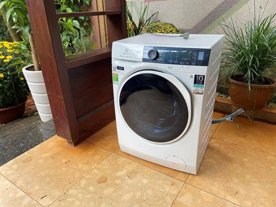 Khách hàng review Máy giặt Electrolux Inverter 8 kg EWF8024P5WB 4