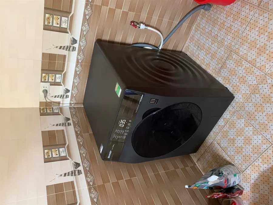 Khách hàng review Máy giặt Sharp Inverter 10.5 Kg ES-FK1054SV-G 2
