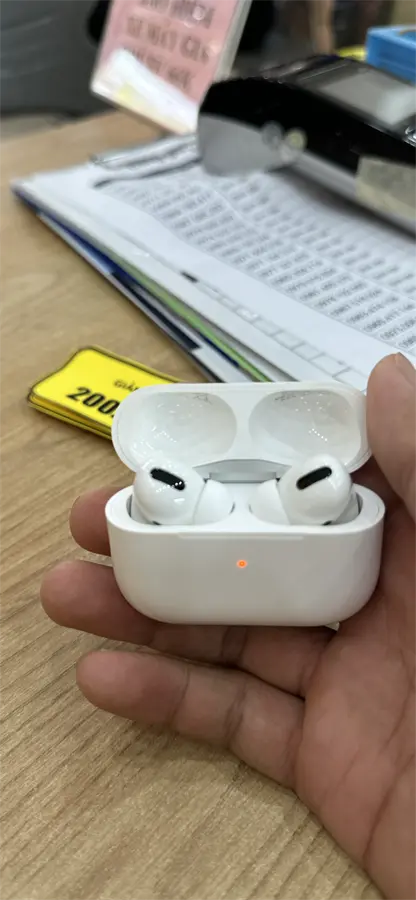 Khách hàng review Tai nghe Bluetooth AirPods Pro MagSafe Charge Apple MLWK3 6