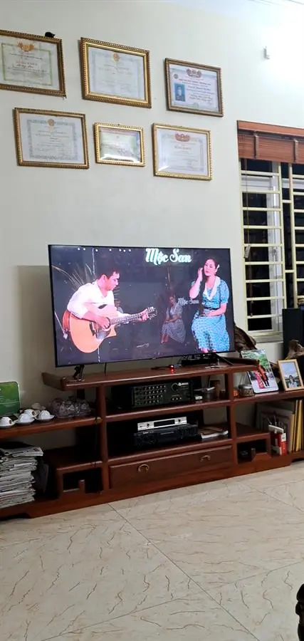 Khách hàng review Smart Tivi Samsung 4K Crystal UHD 55 inch UA55AU7200 3