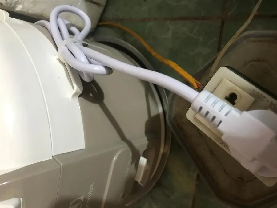 Khách hàng review Nồi cơm nắp gài Electrolux 1.8 lít E4RC1-350B 1