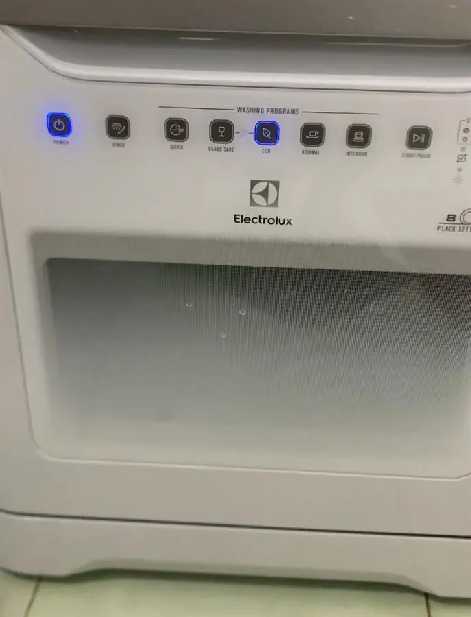 Khách hàng review Máy rửa chén mini Electrolux ESF6010BW 34