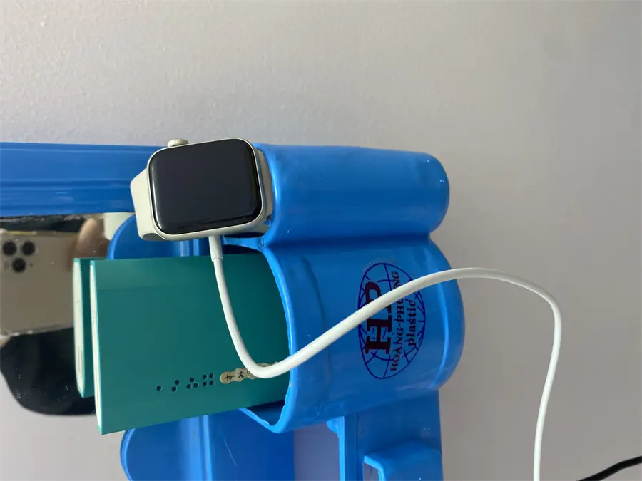 Khách hàng review Đồng hồ thông minh Apple Watch SE 2022 GPS 40mm viền nhôm dây thể thao 14