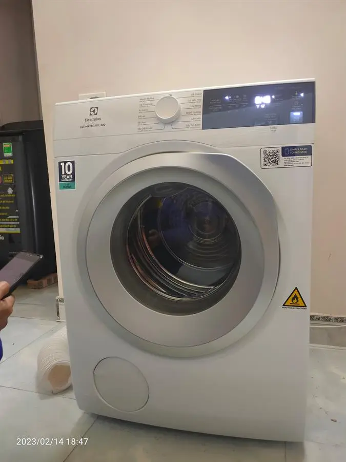 Khách hàng review Máy sấy thông hơi Electrolux UltimateCare 8.5 kg EDV854J3WB 10