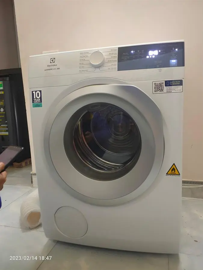 Khách hàng review Máy sấy thông hơi Electrolux UltimateCare 8.5 kg EDV854J3WB 9